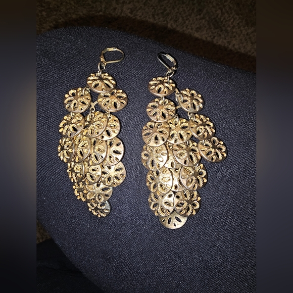 Silverdollar design dangling earrings - Picture 2 of 6